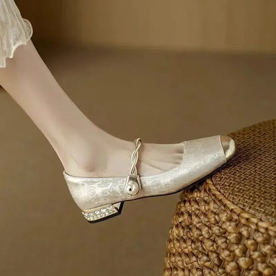 Naila Pumps