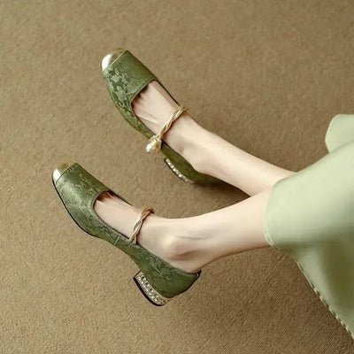 Naila Pumps